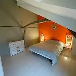 Le Petit Pavillon Hébergement de vacances Noyant-la-Plaine